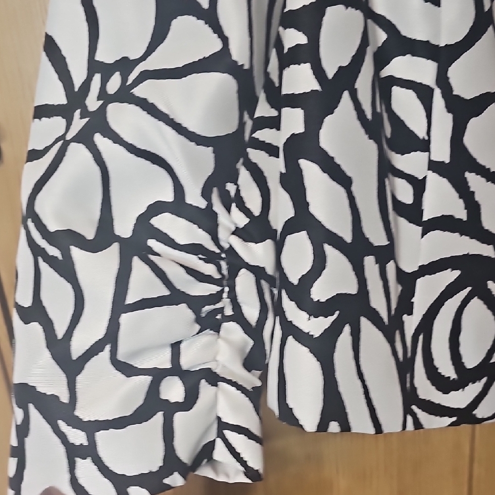 Evan Picone Black and White Floral Blazer - Picture 4 of 7